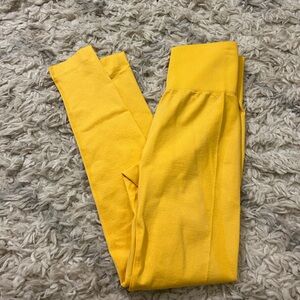 YELLOW WORKOUT LEGGINGS